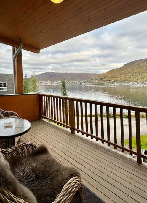 Apartment Ved Havet Med Utsikt Over Tromsoysundet. Tromsø